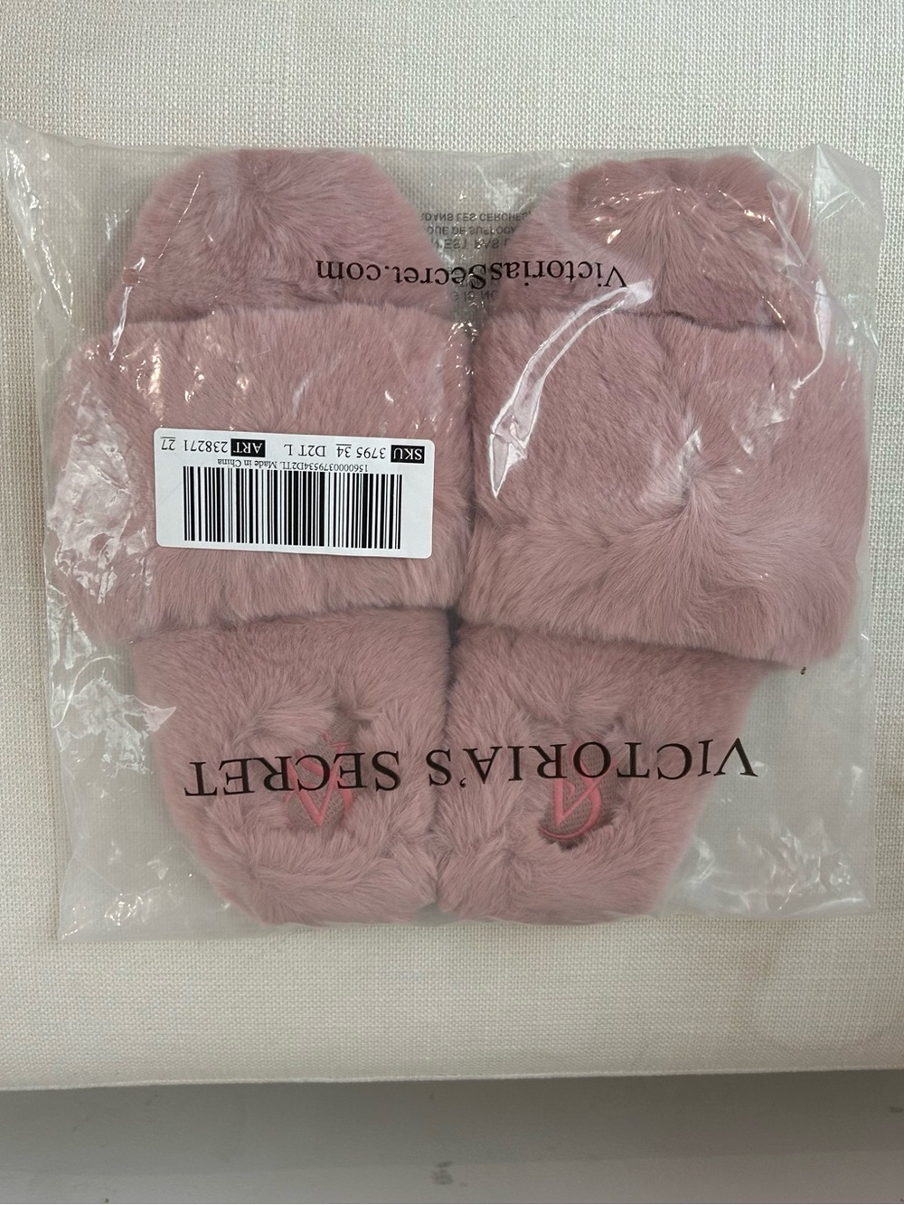 NWT Victoria's Secret Faux Fur Slide Slippers Pink Size L Large New In Bag - Picture 3 of 4